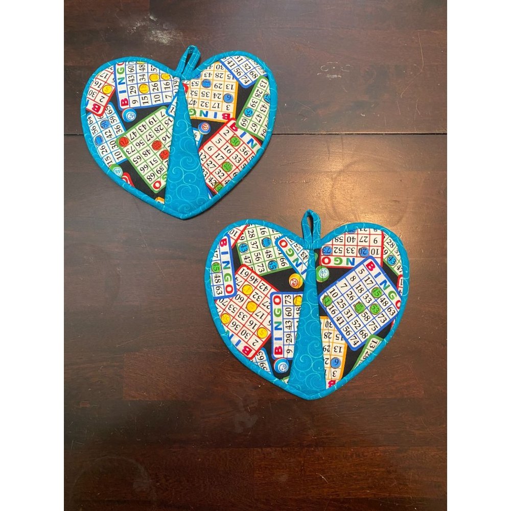 Bingo Heart Shaped Fabric Oven Mitts 2 Pc Set Blue